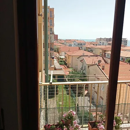 A 50 Mt Dal Mare Apartment Rosignano Solvay